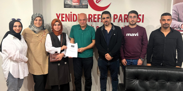 Yeniden Refah Partisi Adana İl başkanı Selahattin Baysal kendisini ziyaret eden bir grup öğretmen adayı ile görüştü.
