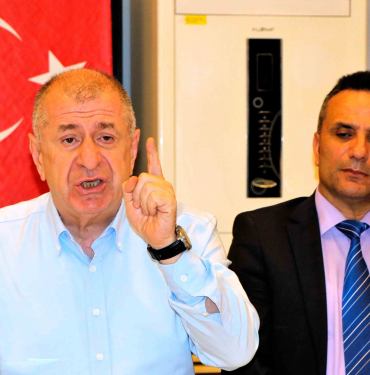 Zafer Partisi Adana İl Başkanı Ayhan bBinboğa ekibi ile İstifa Edeceklerini açıkladı